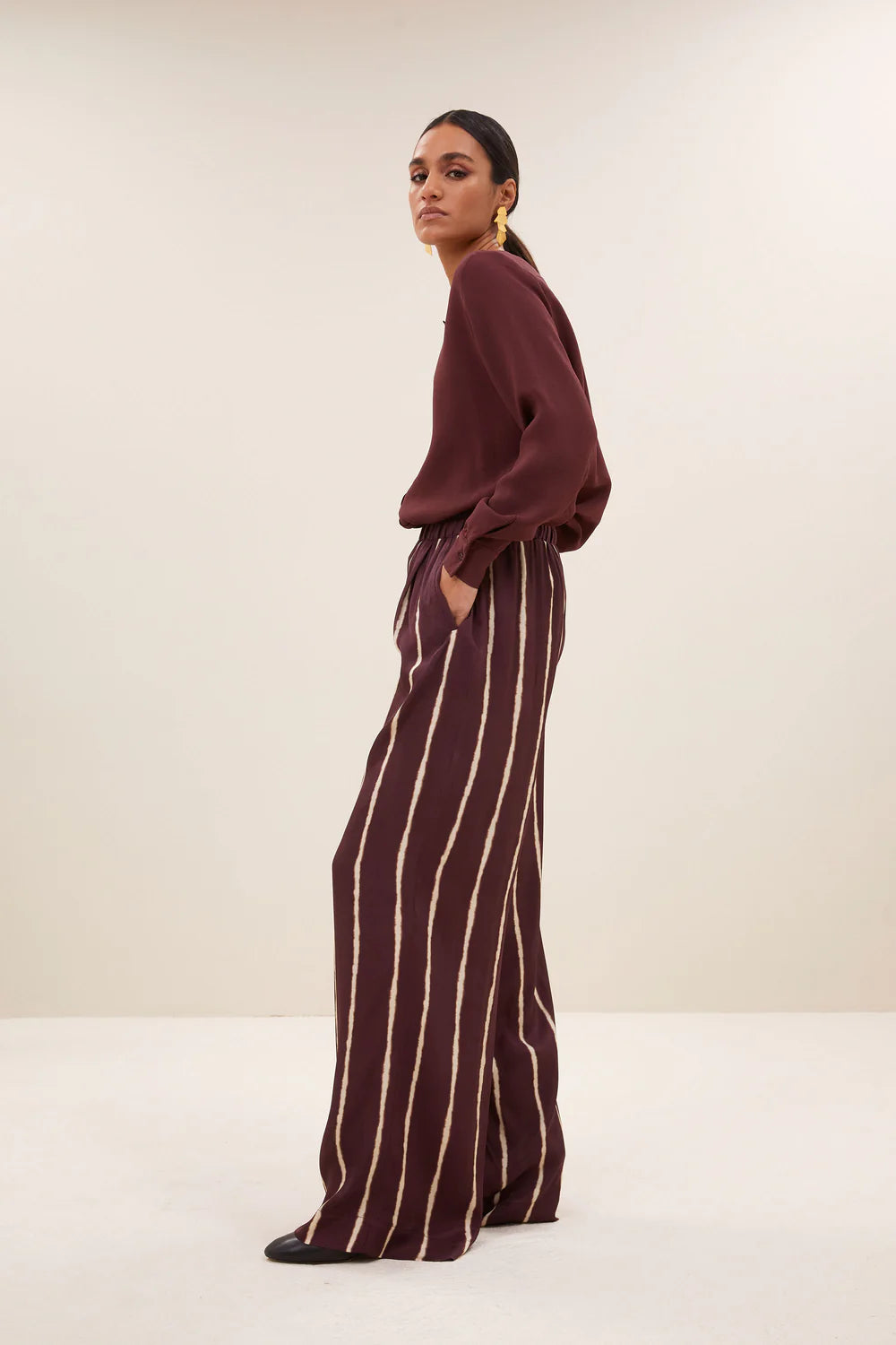 Noi satin stripe blouse Pecan