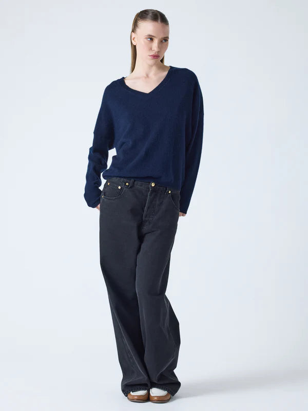 Alicia pull Navy