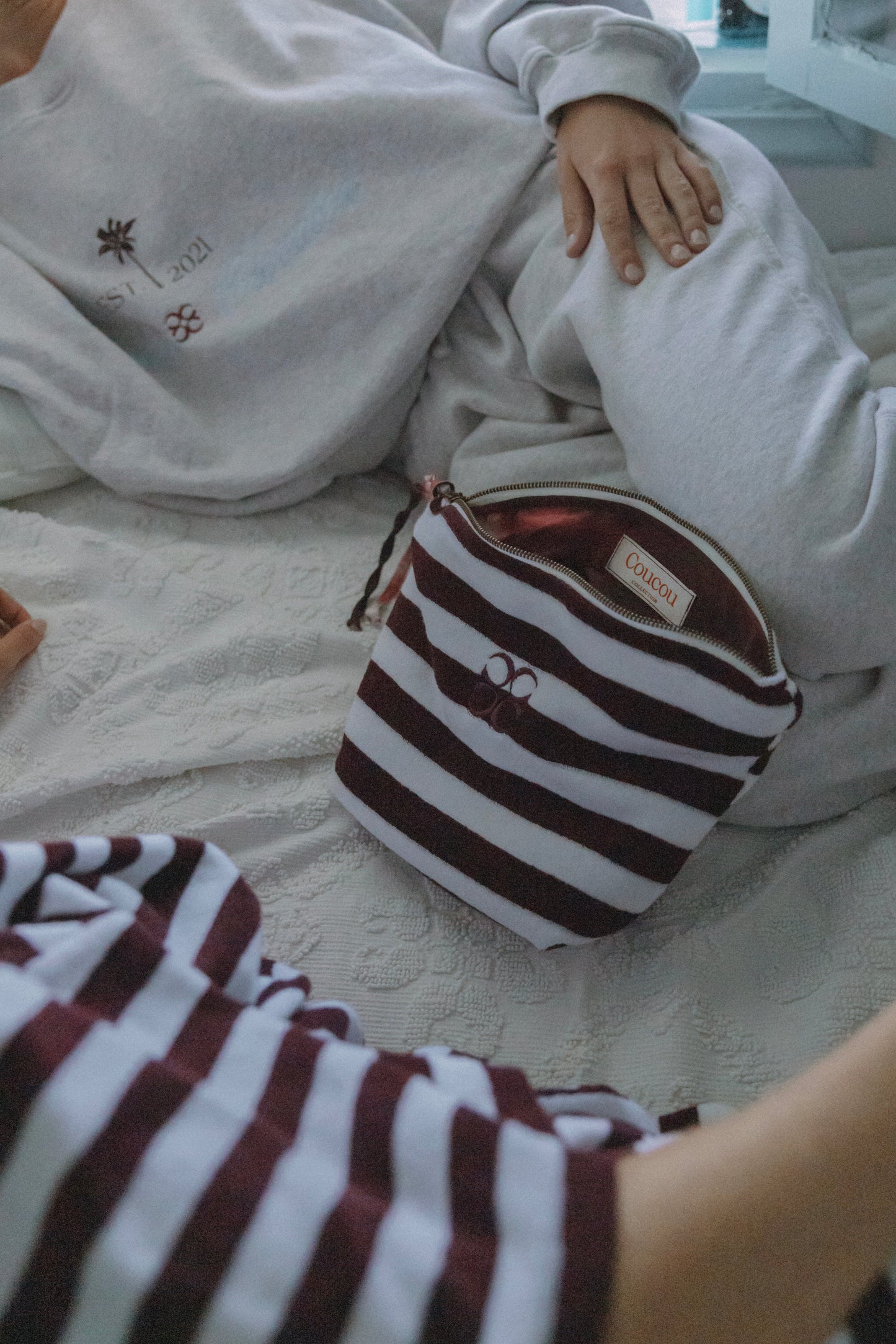 Lola Toiletbag Burgundy stripes