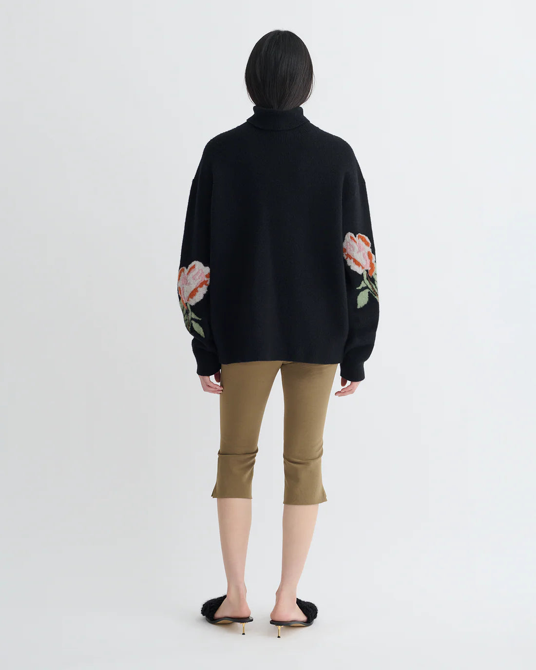 Frannie pull Black roses