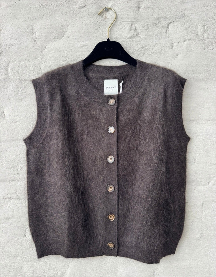 Betty Vest brown