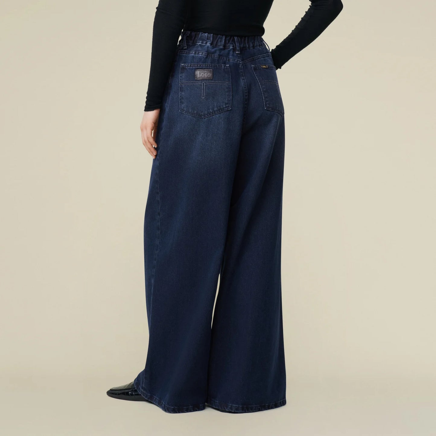 Paloma Blue Blue black whiskers