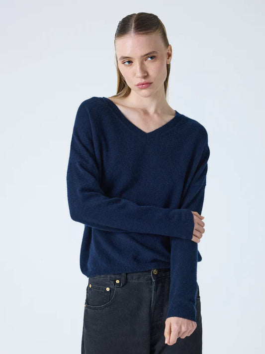 Alicia pull Navy