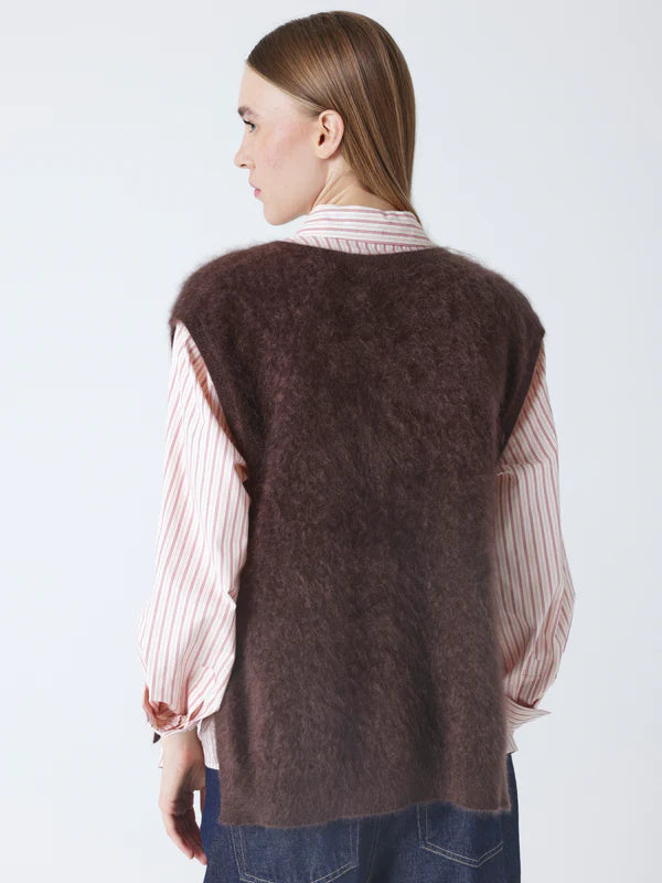 Miriam pull Brownie