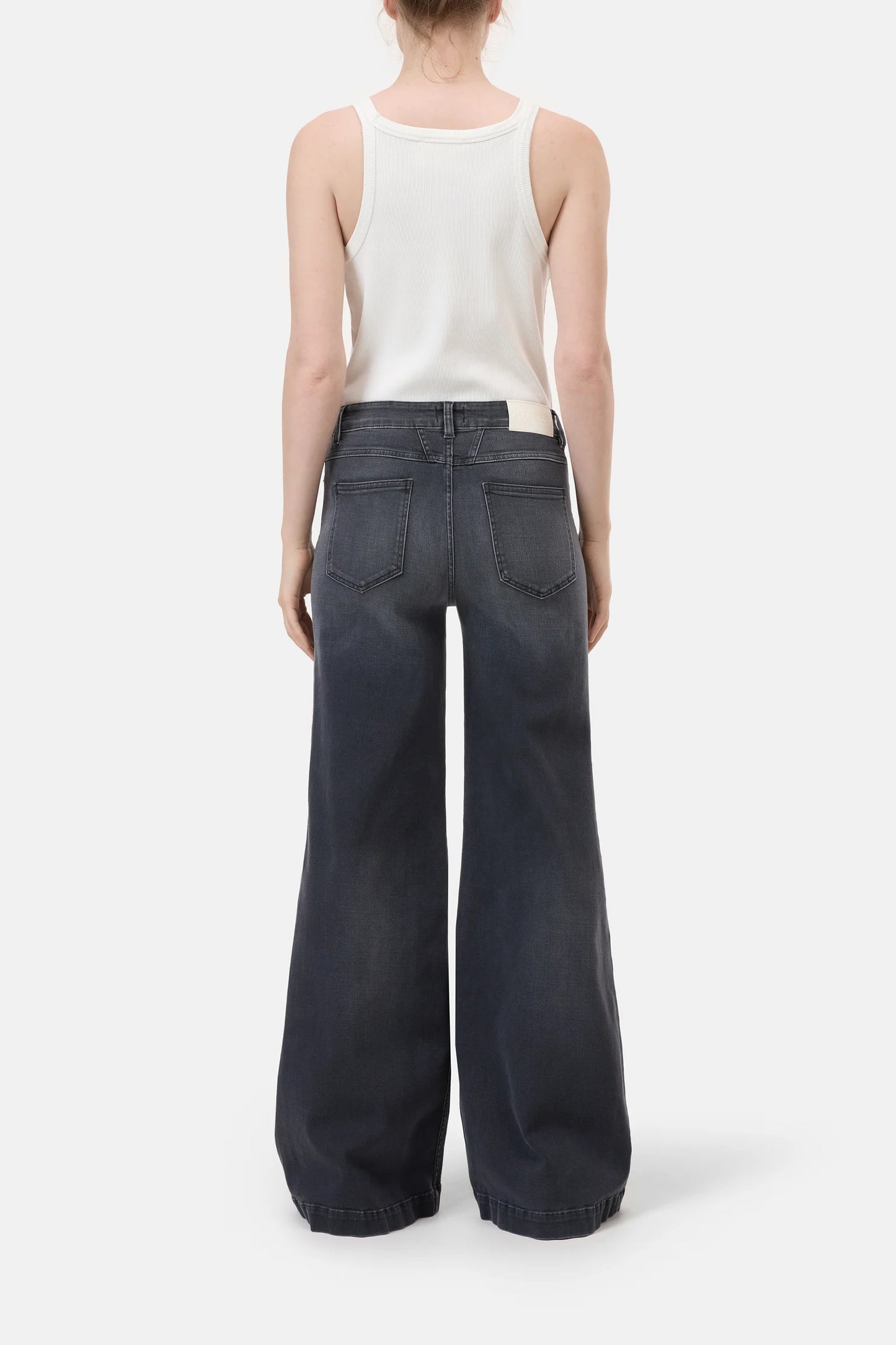 C21004 Glow-Up 03N Dark Grey