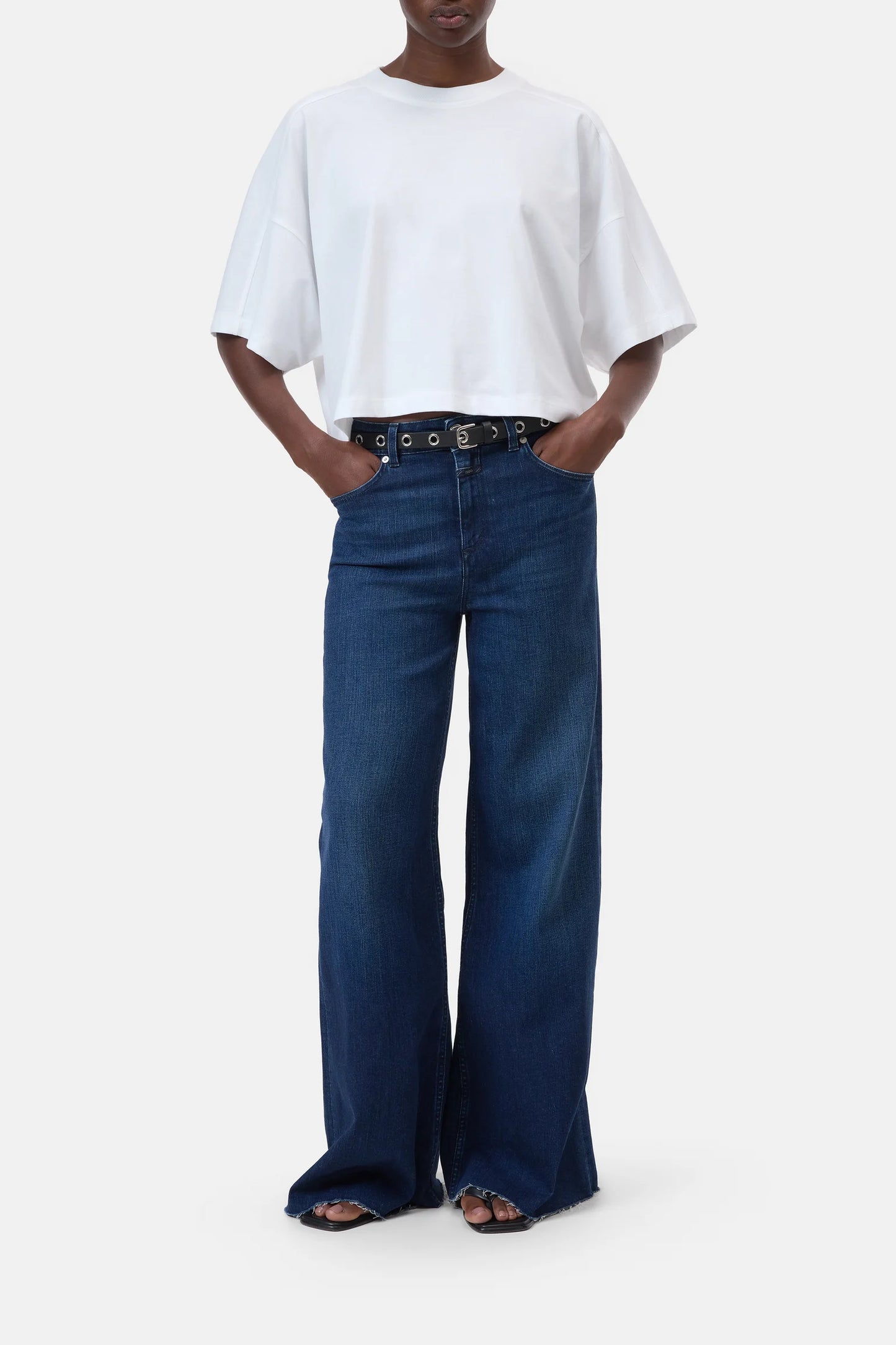 C95763 cropped yoke T-shirt White