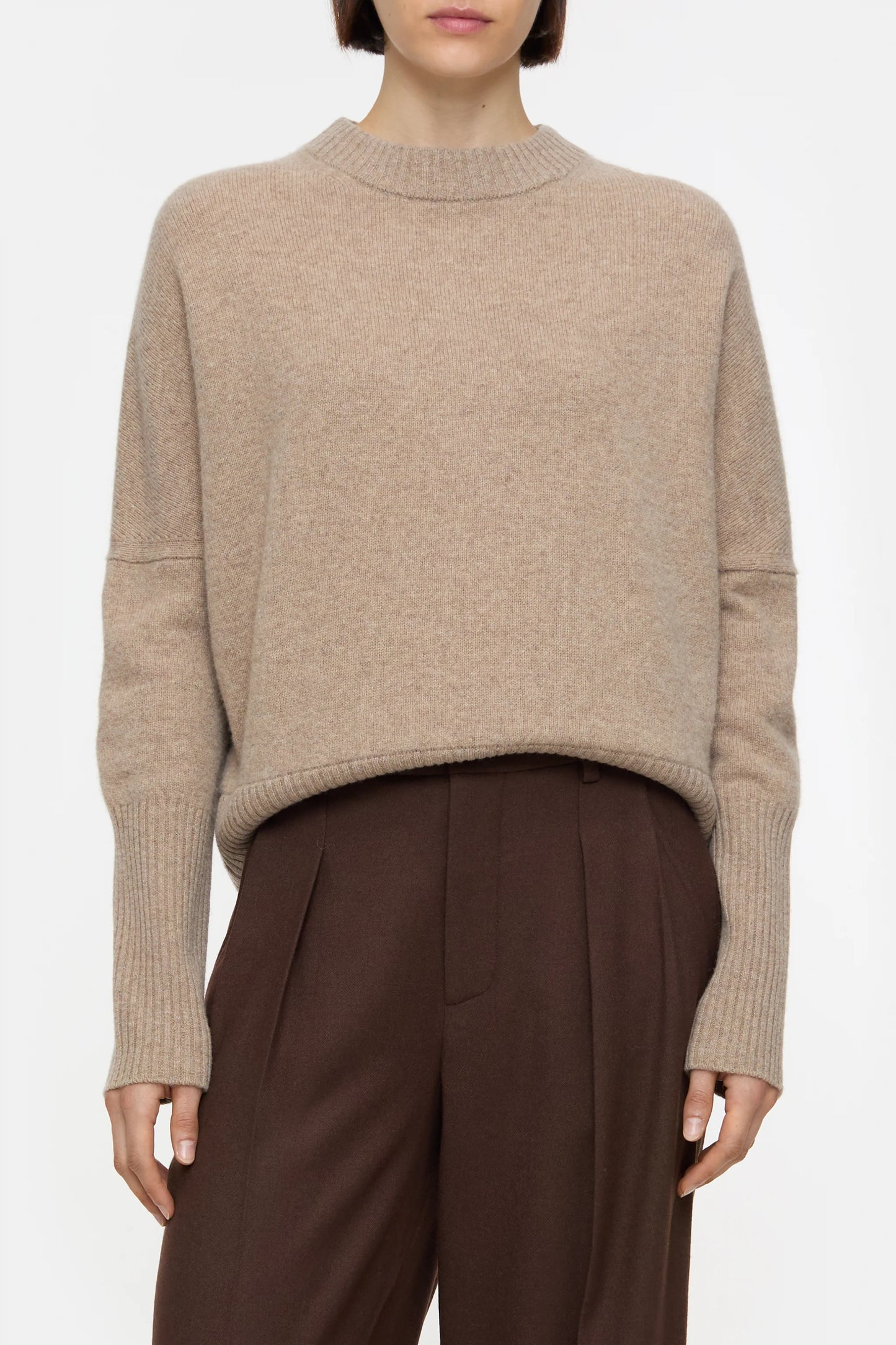 C96472 Crew neck cropped Dark chino beige