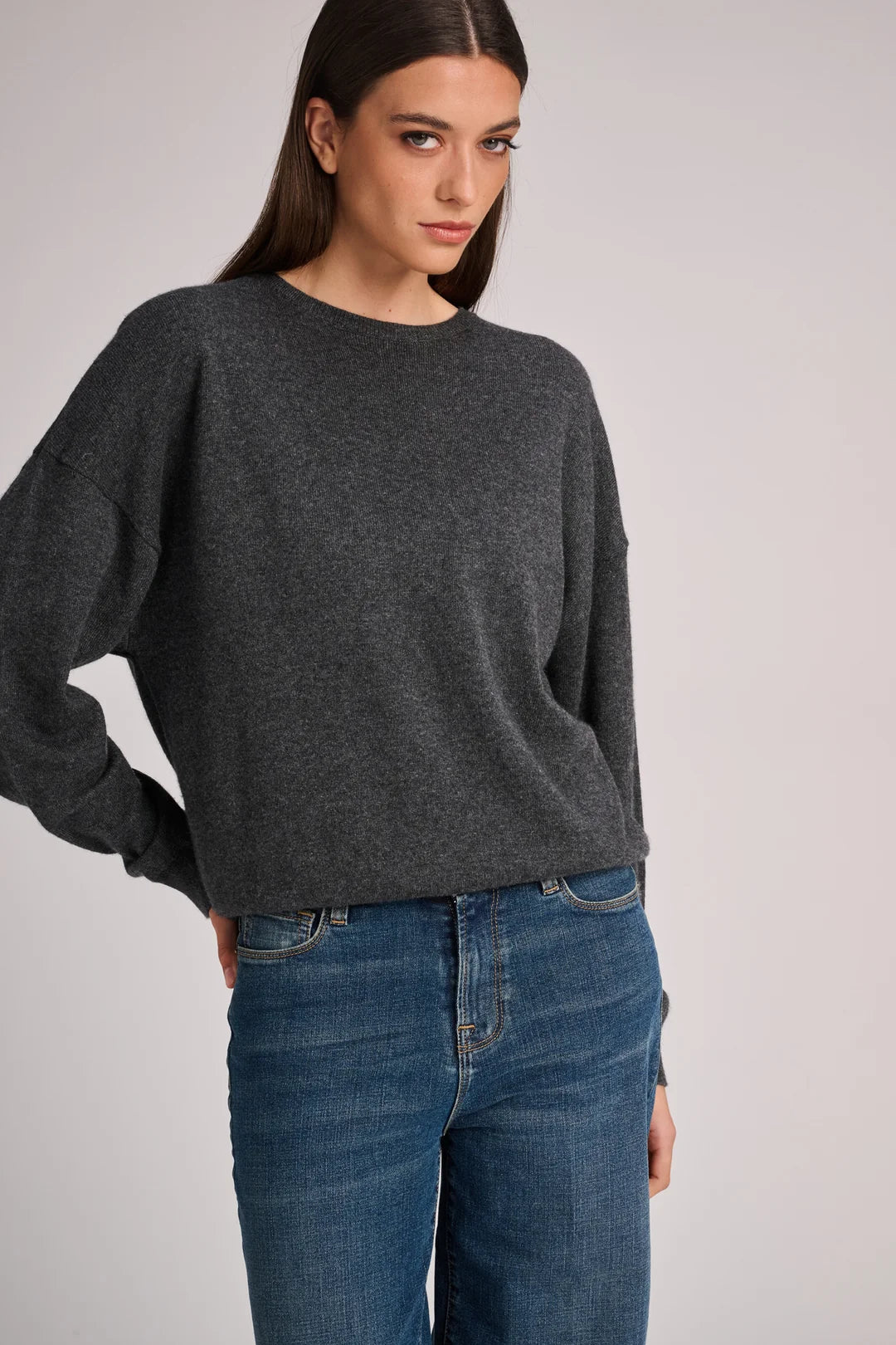 Agata Pull Dark Grey