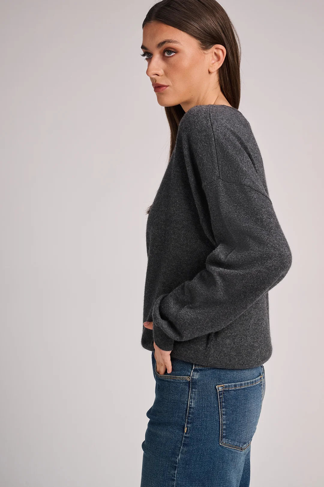 Agata Pull Dark Grey